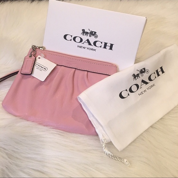 COACH PINK OR GREEN SOFT LEATHER WRISTLET - Picture 5 of 7